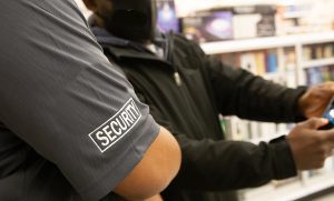 Agent de securite en polo